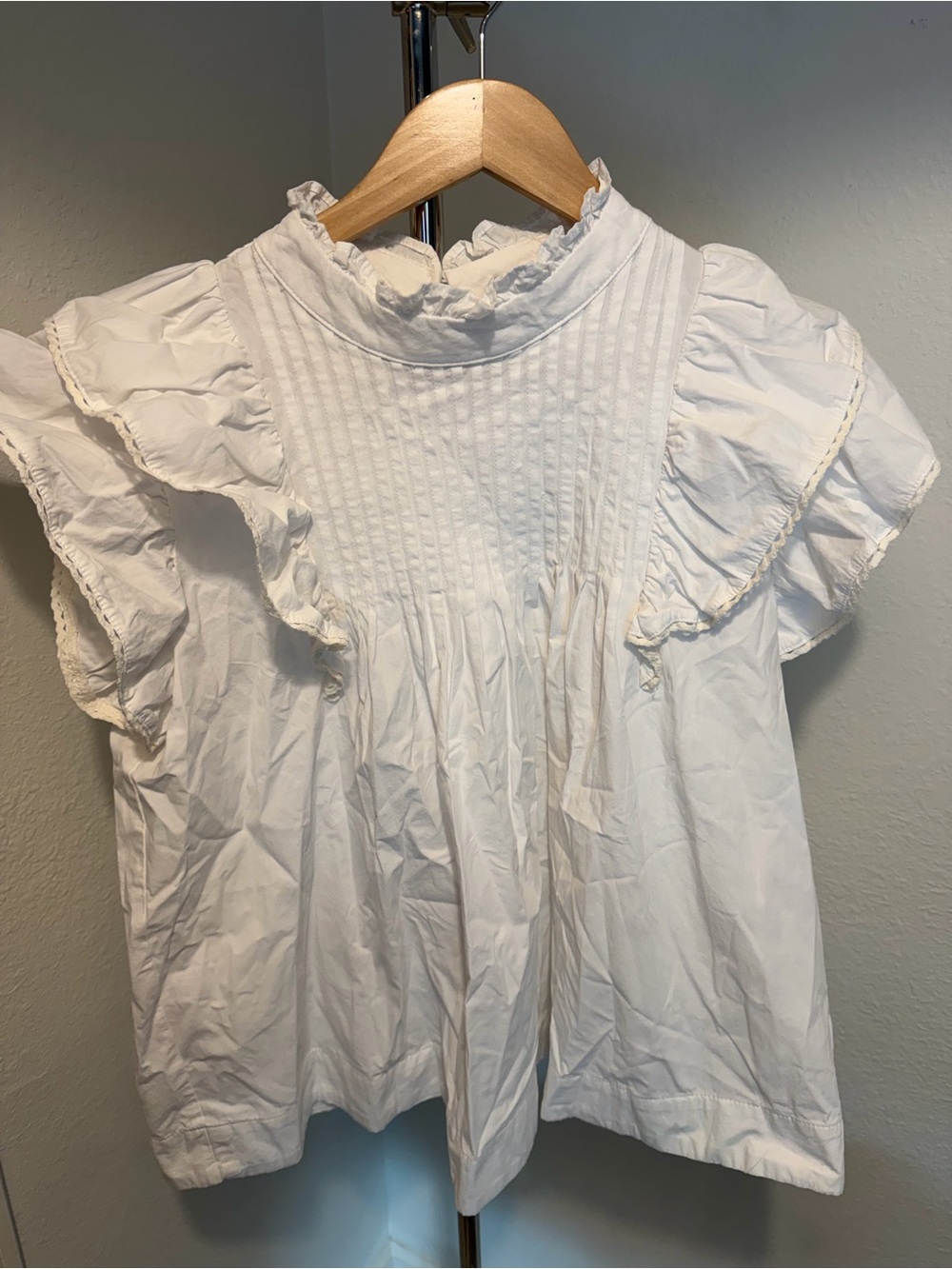 JODIFL White Pintuck Ruffle Sleeve Top